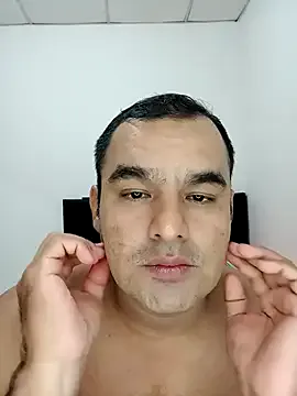 roouse – webcam model profile photo Image 8