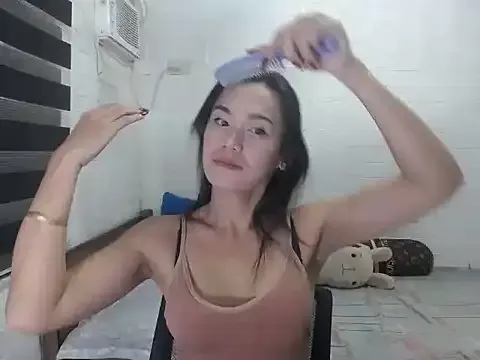 roouse – webcam model profile photo Image 5