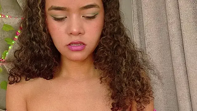  – webcam model profile photo Image 19