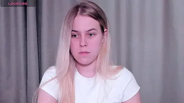 Chloe__Moon – webcam model profile photo Image 2
