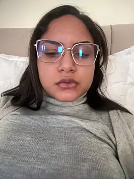 roouse – webcam model profile photo Image 2