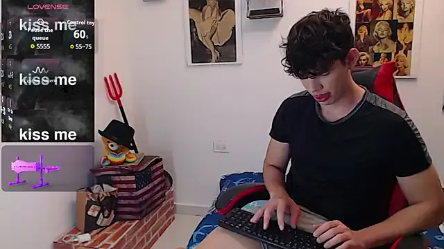 oypo – webcam model profile photo Image 12