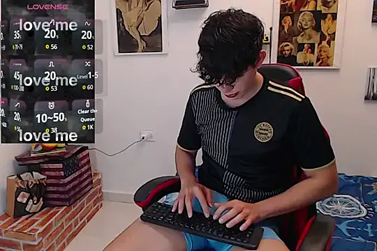 oypo – webcam model profile photo Image 16