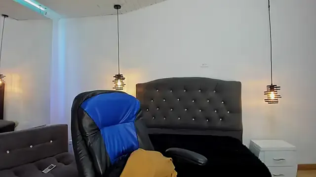 Crystal_Valentine – webcam model profile photo Image 3