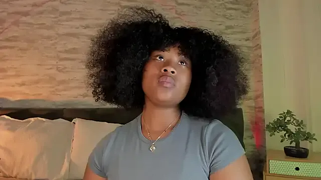 Nonchan_ – webcam model profile photo Image 17