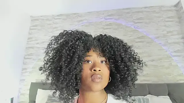 Nonchan_ – webcam model profile photo Image 2