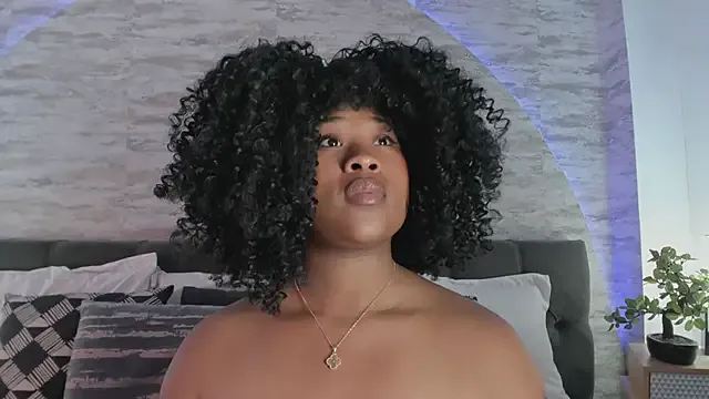 Nonchan_ – webcam model profile photo Image 3