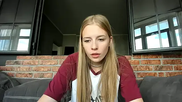 roouse – webcam model profile photo Image 17