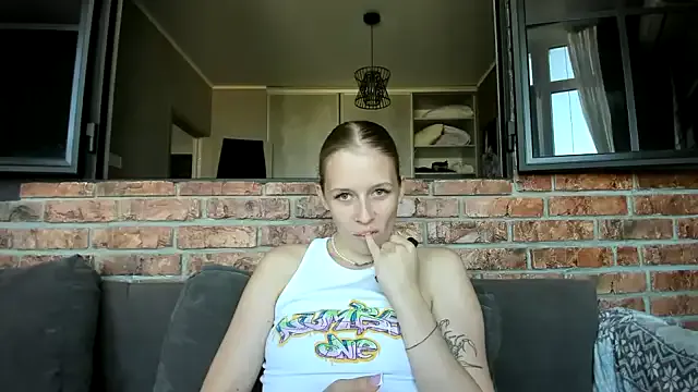 roouse – webcam model profile photo Image 18