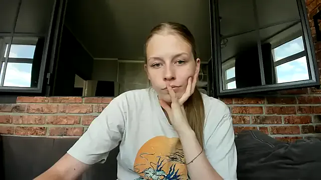 roouse – webcam model profile photo Image 3