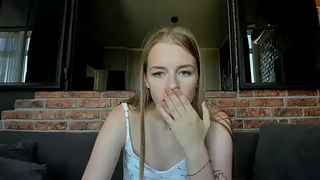 roouse – webcam model profile photo Image 6