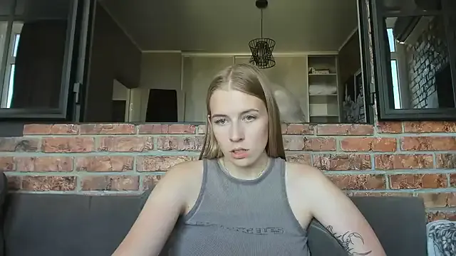 roouse – webcam model profile photo Image 7