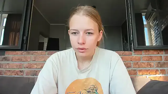 roouse – webcam model profile photo Image 9