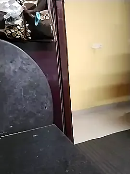 maataaan – webcam model profile photo Image 4