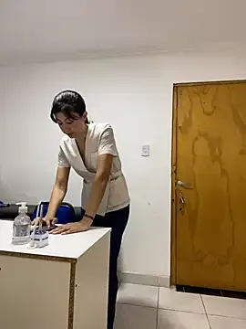 LT-333 – webcam model profile photo Image 12