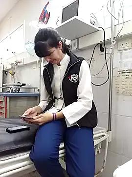 LT-333 – webcam model profile photo Image 5