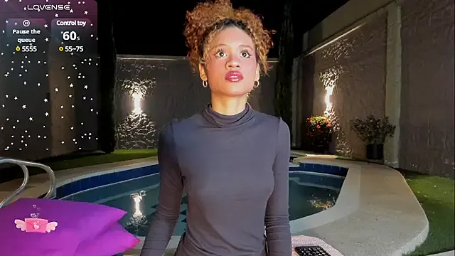_MiaQueen_ – webcam model profile photo Image 3
