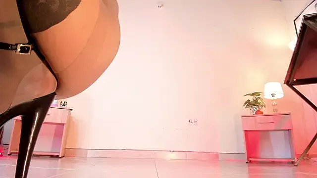 FragrantWind5 – webcam model profile photo Image 9