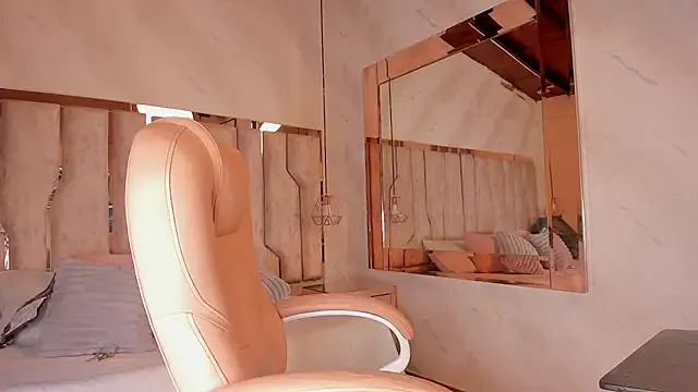 Luana_26 – webcam model profile photo Image 18