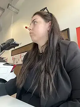 roouse – webcam model profile photo Image 11