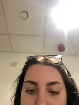 roouse – webcam model profile photo Image 12