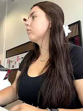 roouse – webcam model profile photo Image 15