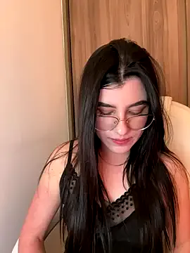  – webcam model profile photo Image 3
