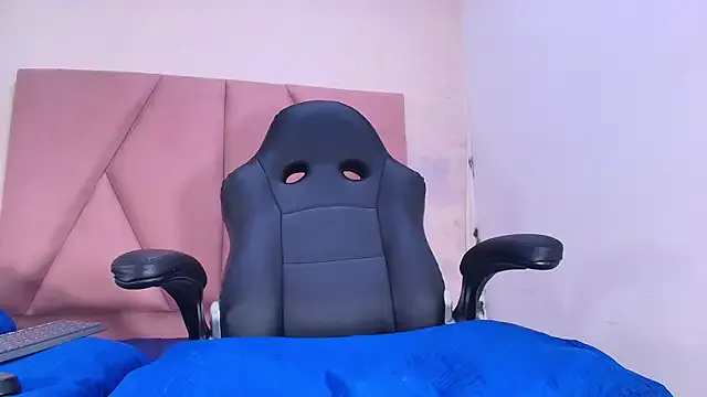  – webcam model profile photo Image 11