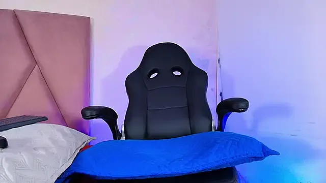  – webcam model profile photo Image 9