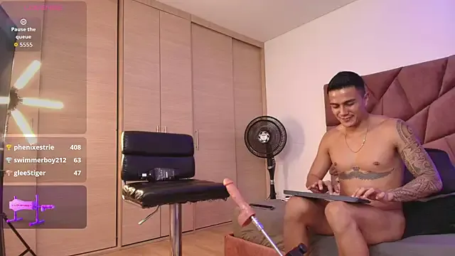 roouse – webcam model profile photo Image 17