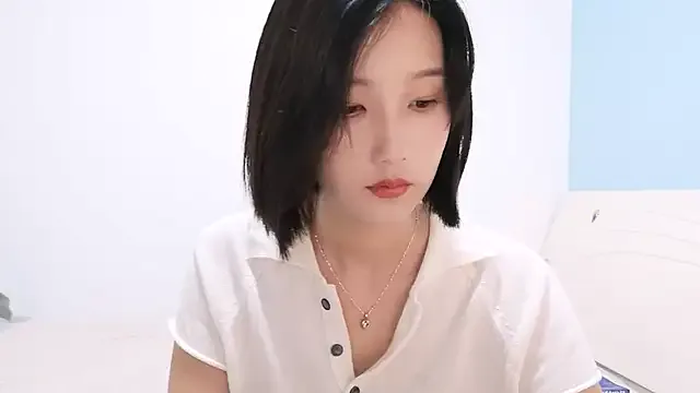 R-bonbon – webcam model profile photo Image 17