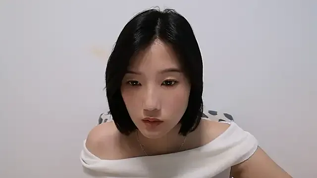 R-bonbon – webcam model profile photo Image 18