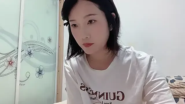 R-bonbon – webcam model profile photo Image 7