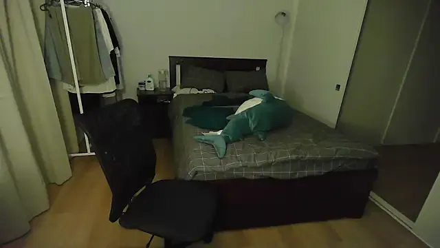 roouse – webcam model profile photo Image 7