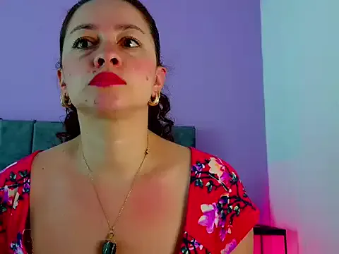 roouse – webcam model profile photo Image 4