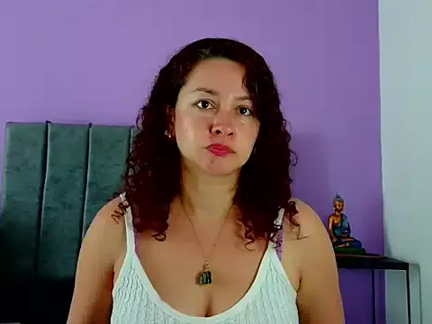 roouse – webcam model profile photo Image 5
