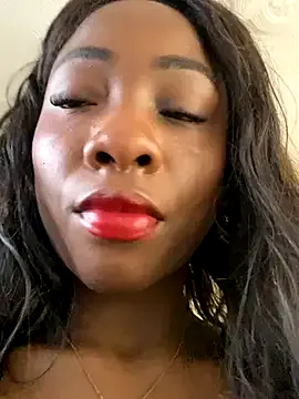 roouse – webcam model profile photo Image 4