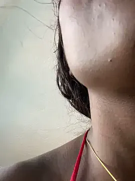 roouse – webcam model profile photo Image 8