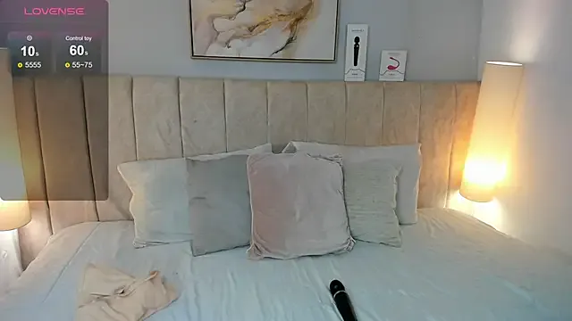 HoneyBluex – webcam model profile photo Image 3