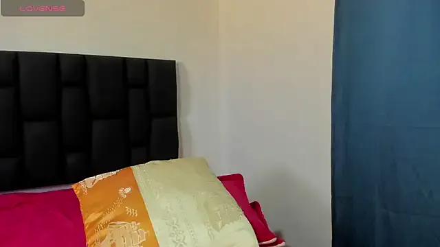  – webcam model profile photo Image 3