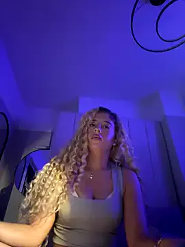 _MiaQueen_ – webcam model profile photo Image 2