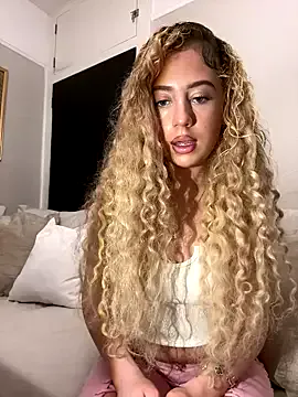 _MiaQueen_ – webcam model profile photo Image 4