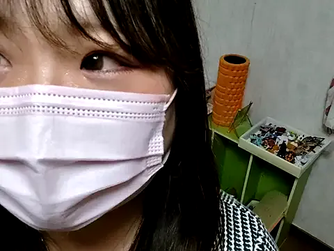 _Alicee_1 – webcam model profile photo Image 2