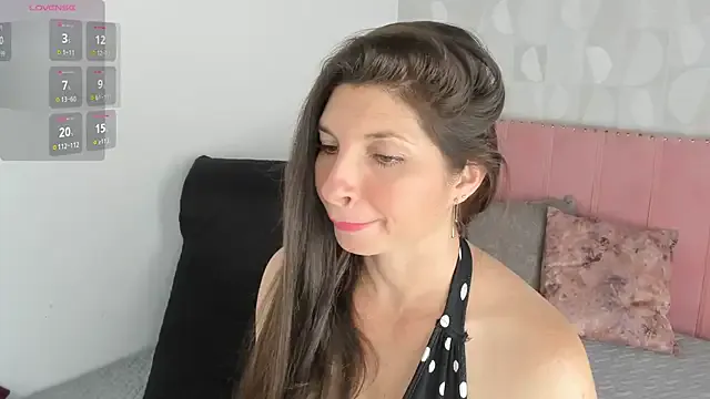 seraphine23 – webcam model profile photo Image 2