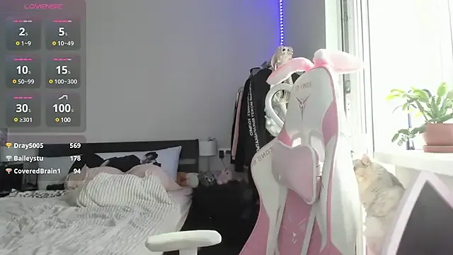 Musae – webcam model profile photo Image 5