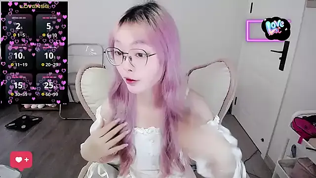 DollyTall – webcam model profile photo Image 5