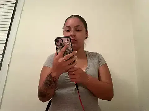 _Alice_1 – webcam model profile photo Image 17