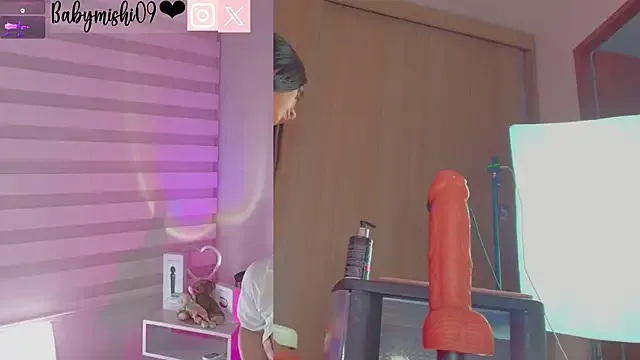 Angelique_Angell – webcam model profile photo Image 3