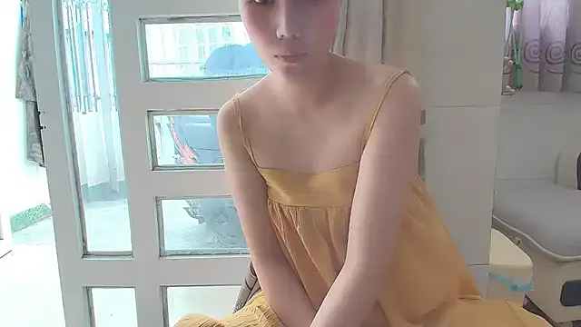  – webcam model profile photo Image 12