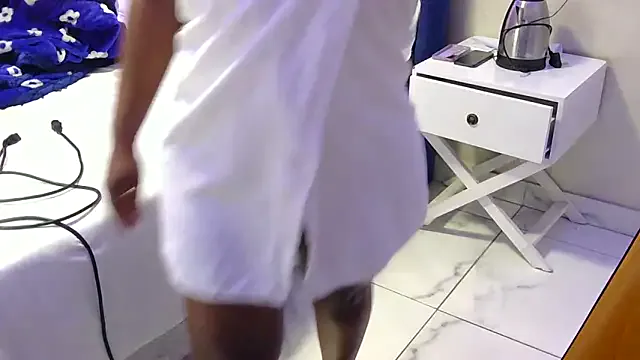 maataaan – webcam model profile photo Image 5